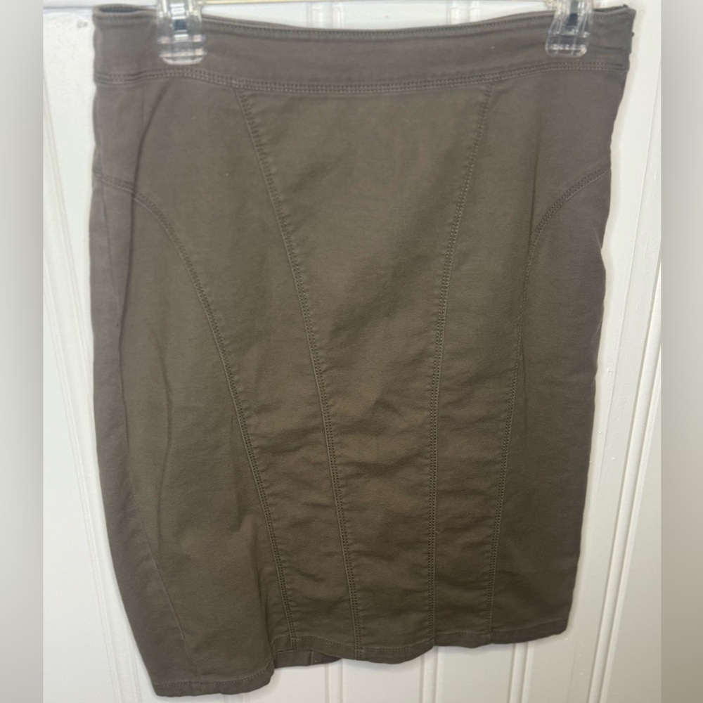 Green Ann Taylor Pencil Skirt with Side Zipper - Size 8